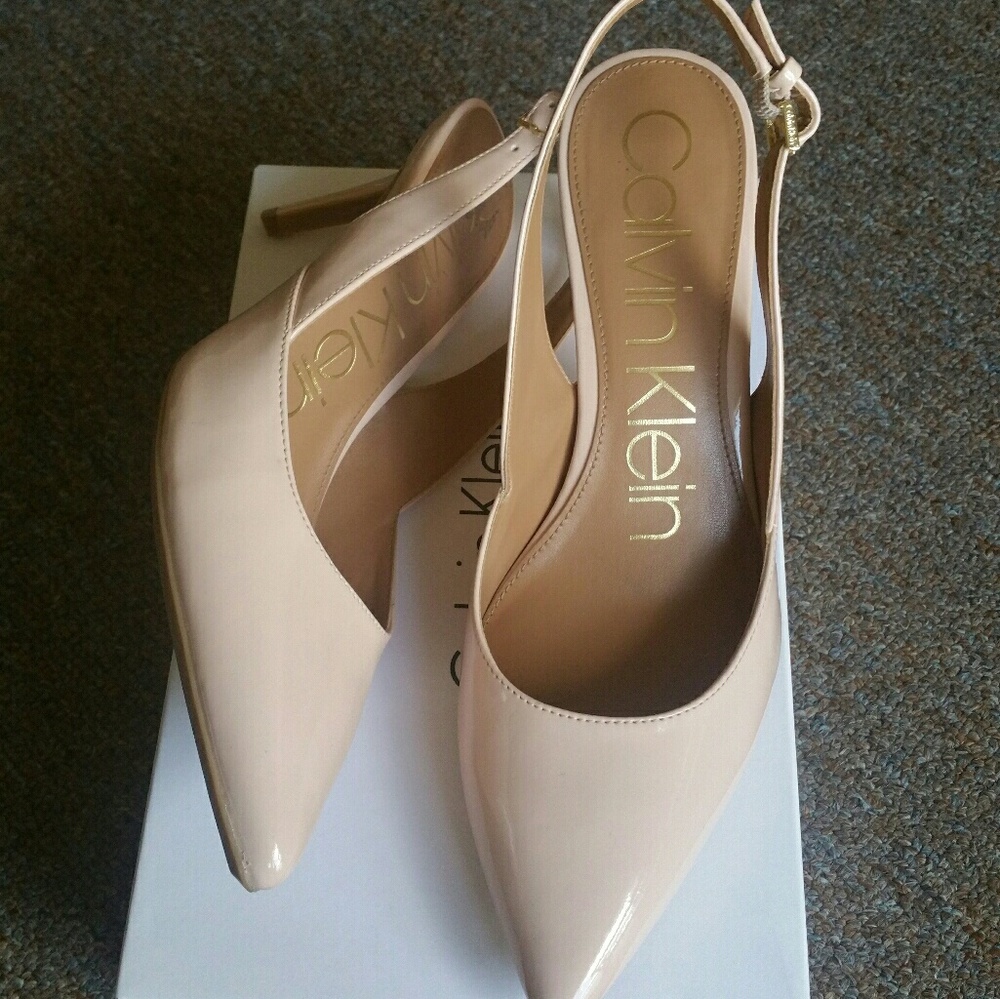 NWOT Calving Klein Giona Pump Heel